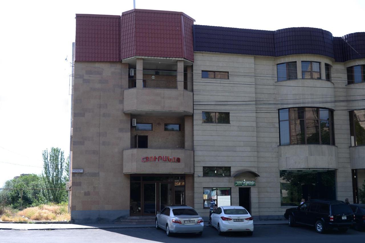 Royal Plus Hotel Erivan Exterior foto