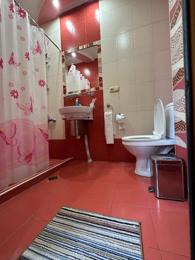 Royal Plus Hotel Erivan Exterior foto