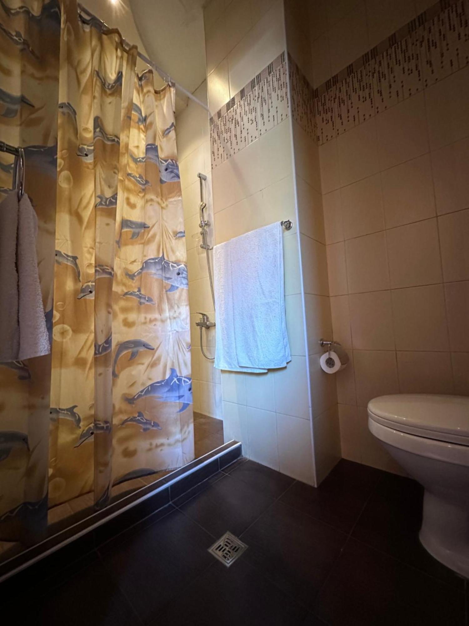 Royal Plus Hotel Erivan Exterior foto