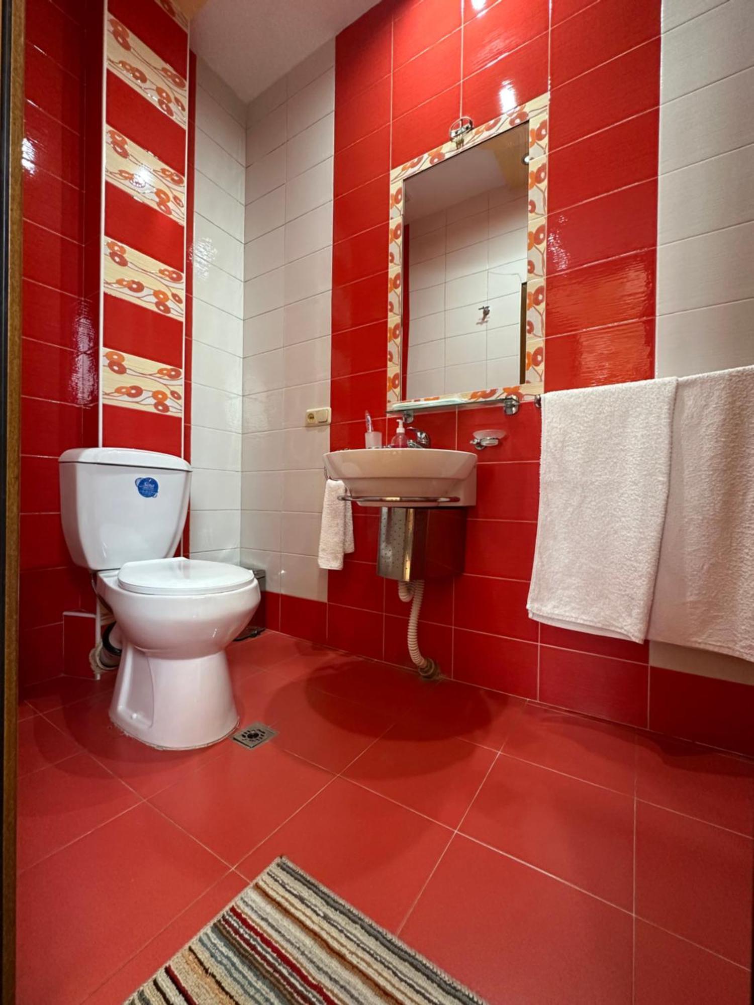 Royal Plus Hotel Erivan Exterior foto